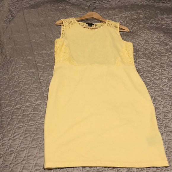 Butter yellow dress - Picture 3 of 5
